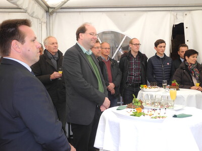 Minister Meyer und zahlreiche Gäste folgten den Ausführungen des Züchterehepaares