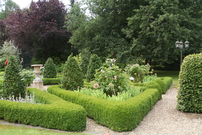 Formale Gärten - Hecken sind da ein Muss - © Gerda von Lienen Buchsbaumbeet
