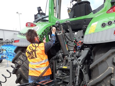 Schlepper-Fahrtraining f&uuml;r Frauen