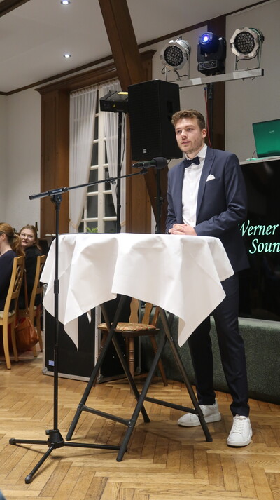 Landwirtschaftsmeister Jan Philipp Gr&ouml;ne bedankte sich bei den Referenten der Landwirtschaftskammer verbunden mit einem Dank an Eltern und Partnern f&uuml;r ihre Geduld und Unterst&uuml;tzung