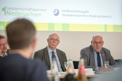 Pressekonferenz der Landesvertretung der Handwerkskammern Niedersachsen e.V. (LHN) und der Landwirtschaftskammer Niedersachsen (LWK) am 24.06.2024 in Hannover-Ahlem zu gemeinsamen Handlungsempfehlungen zur St&auml;rkung des l&auml;ndlichen Raumes.