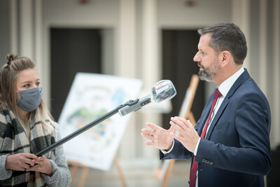Pressekonferenz der Allianzpartner der Vereinbarung Der Niedersächsische Weg in Hannover: Am 29.10.2020 wurden die ausgehandelten Eckpfeiler für mehr Natur- und Artenschutz vorgestellt und diese erneut mit einer Unterschrift bekräftigt. - © Wolfgang Ehrecke Pressekonferenz der Allianzpartner der Vereinbarung Der Niedersächsische Weg in Hannover: Am 29.10.2020 wurden die ausgehandelten Eckpfeiler für mehr Natur- und Artenschutz vorgestellt und diese erneut mit einer Unterschrift bekräftigt.