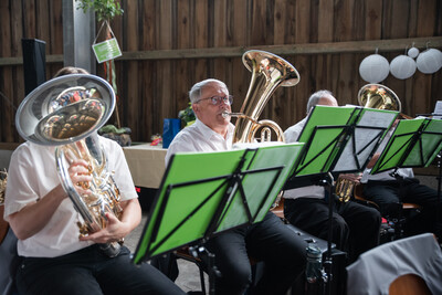 Der Feuerwehrmusikzug Artlenburg untermalte die Jubil&auml;umsfeier musikalisch.