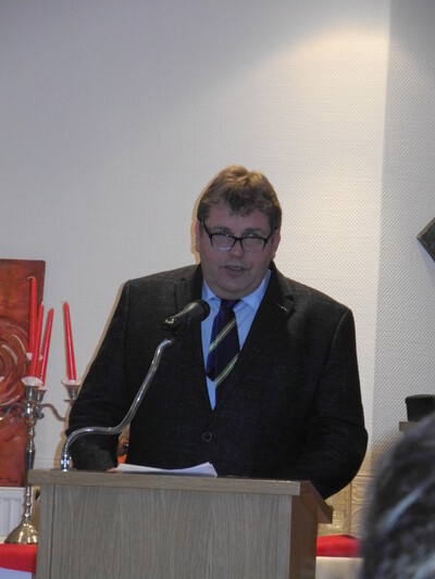 Von Seiten der Masterrind/WEU würdigt H. Sudmann die Erfolge des Betriebes - © Dr. Hans-Gerd Brunken Von Seiten der Masterrind/WEU würdigt H. Sudmann die Erfolge des Betriebes