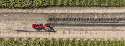 Bagger beim Erdaushub - © TenneT TSO GmbH Aushub für eine Erdkabelverbindung: Neben Nutzungseinschränkungen während der Bauphase kann nach Einschätzung der Landwirtschaftskammer die Ertragsfähigkeit der Flächen etwa durch Veränderungen von Bodeneigenschaften und Drainagen verringert werden.