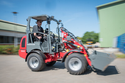 Wenn es mal schnell gehen muss: Auch für Beschleunigung und Höchstgeschwindigkeit wurden bei den acht getesteten Hofladern die Messdaten erfasst. - © Wolfgang Ehrecke Wenn es mal schnell gehen muss: Auch für Beschleunigung und Höchstgeschwindigkeit wurden bei den acht getesteten Hofladern die Messdaten erfasst.