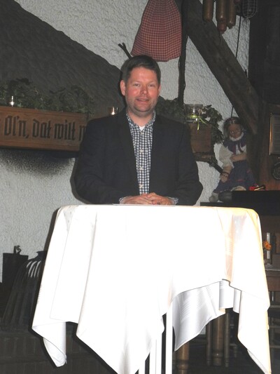 Henning M&uuml;ller bedankt sich f&uuml;r die sch&ouml;ne Auszeichnung und die angenehmen Worte der Redner