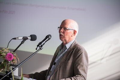 Gerhard Schwetje bei der Begr&uuml;&szlig;ungsrede zur 100-Jahr-Feier im LBZ Echem