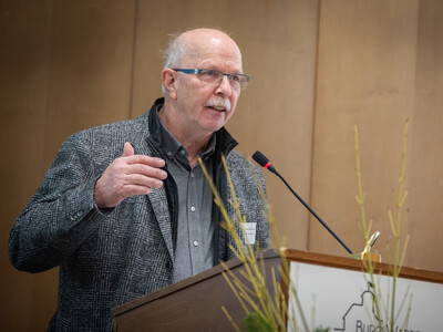 Kammerpräsident Gerhard Schwetje während der Leguminosen-Tagung am 10.01.2025 auf Burg Warberg.