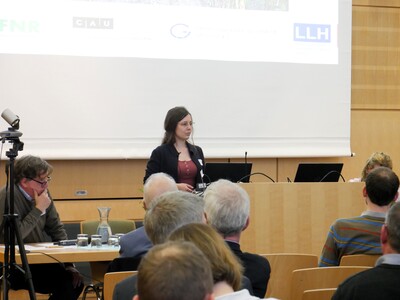 Dr. Josephine Bukowiecki (Christian-Albrechts-Universität Kiel) stellte am 13.03.2024 Ergebnisse aus dem Projekt NeffMais zur Stickstoffeffizienzsteigerung im Silomaisanbau vor