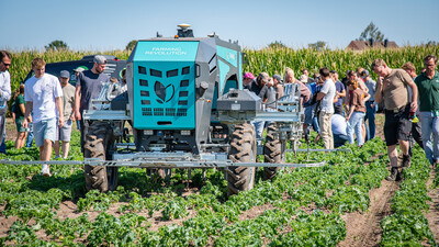 Vorstellung des autonomen Hackroboters Farming GT in einem Gr&uuml;nkohl-Bestand beim 5. Feldtag Gem&uuml;sebau am 13.08.2026 auf den Fl&auml;chen von Hof Krull in Burgdorf/Otze.