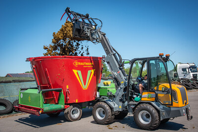 E-Futtermischwagen und E-Radlader beim Praxistag Alternative Antriebsenergien für Landmaschinen am 01.07.2025 im LBZ Echem.