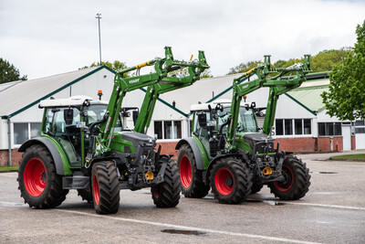 Schlepper im Test (links elektrisch, rechts Diesel)