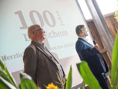 Kammerpr&auml;sident Gerhard Schwetje (li.) und LBZ-Leiter Ulrich Peper bei der Er&ouml;ffnung des Festakts zu 100 Jahren LBZ Echem