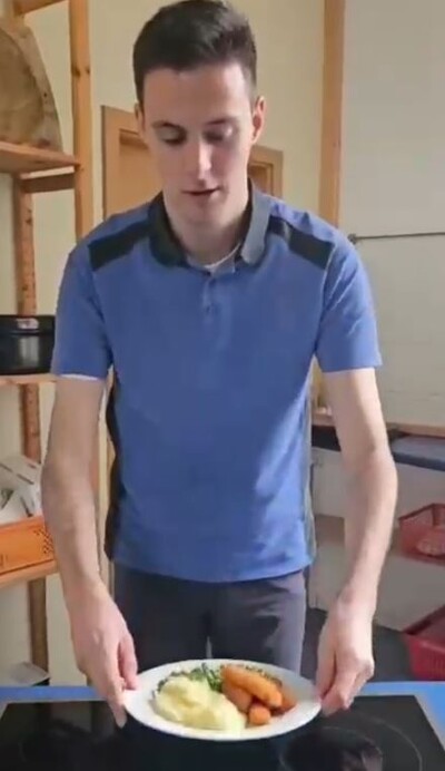 So sieht das Mittagessen aus, wenn die Hauswirtschaft kocht ... - © Friederike Diekmann So sieht das Mittagessen aus, wenn die Hauswirtschaft kocht ...