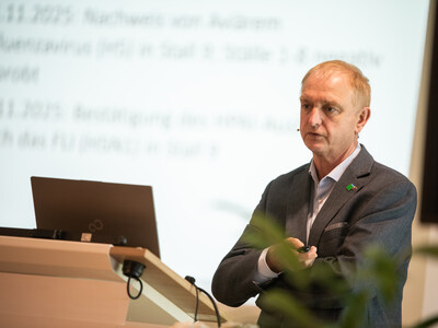 Hermann Kramer, Veterin&auml;ramt Nordhorn, sprach &uuml;ber einen Gefl&uuml;gelpestausbruch, bei dem eine Teilkeulung angeordnet wurde