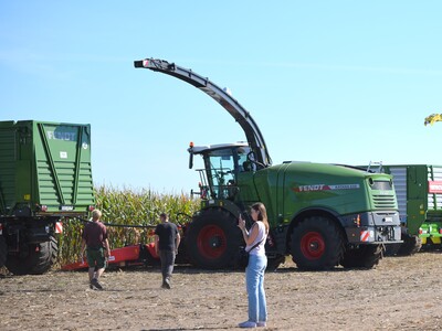 Bei der Maschinenvorf&uuml;hrung &bdquo;Von der Aussaat bis zur Ernte &ndash; Techniken rund um den Maisanbau&ldquo; in Gyhum waren am 7. September 2023 insgesamt 60 Ger&auml;te und Maschinen im praktischen Einsatz zu erleben.