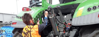 Schlepper-Fahrtraining für Frauen