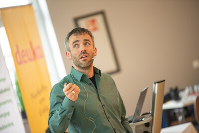 Dr. med. vet. J&ouml;rg Willig vom Rindergesundheitsdienst (Institut f&uuml;r Tiergesundheit, LUFA Nord-West) als Referent auf dem Milcherzeugertag 2025 in Rodenkirchen.