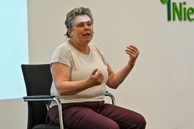 Meike Schreiber vom Niedersächsischen LandFrauenverband Hannover gestaltete die aktive Pause. Das „Suppen-Koma“ war wie weggeblasen, und es gab Platz für frische Gedanken und neuen Mut.