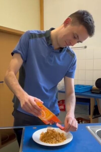 So sieht das Mittagessen ohne die Hauswirtschaft aus ... - © Friederike Diekmann So sieht das Mittagessen ohne die Hauswirtschaft aus ...