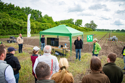 Fach-Event &bdquo;Zwischen Acker und App &ndash; Digitalisierung Ihres Pflanzenbaus&ldquo; auf der Dom&auml;ne Schickelsheim (K&ouml;nigslutter/Kreis Helmstedt).