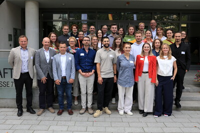 Das FiniTo-Projektkonsortium (von vorne links nach rechts, von vorne nach hinten - siehe unten) - © Christoph Killigus Das FiniTo-Projektkonsortium (von vorne links nach rechts, von vorne nach hinten - siehe unten)