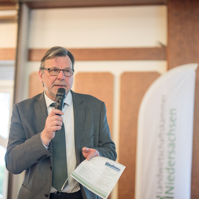Kammer-Biogasexperte Peter Schünemann-Plag während der 15. Biogastagung der Landwirtschaftskammer Niedersachsen am 28.02.2024 in Verden. - © Wolfgang Ehrecke Kammer-Biogasexperte Peter Schünemann-Plag während der 15. Biogastagung der Landwirtschaftskammer Niedersachsen am 28.02.2024 in Verden.
