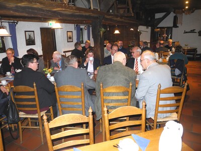 &hellip;.mit G&auml;sten im festlichen Rahmen