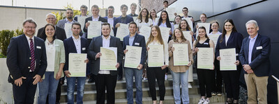 - © Henning Stauch Festakt zur Ehrung der Jahrgangsbesten in der Aus- und Fortbildung am 16.04.2025 in Hannover-Ahlem.Festakt zur Ehrung der Jahrgangsbesten in der Aus- und Fortbildung am 16.04.2025 in Hannover-Ahlem.