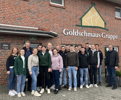 Die Landwirtschaftliche Unternehmerschule Vechta zu Gast bei der Goldschmaus Gruppe in Garrel - © Natalie Schütte Die Landwirtschaftliche Unternehmerschule Vechta zu Gast bei der Goldschmaus Gruppe in Garrel