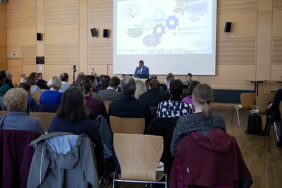 Carsten Mühlenmeier, Präsident des LBEG, begrüßt die Teilnehmer*innen der Veranstaltung 'Landwirtschaft und Wasserschutz' am 13.03.2024 in Hannover