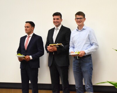 Absolventen mit den besten Prüfungsleistungen der Landwirte - © LWK Niedersachsen Absolventen mit den besten Prüfungsleistungen der Landwirte
