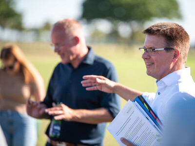 Matthias Miersch besuchte anl&auml;sslich seiner Sommertour den Sickerwasserversuch in Schw&uuml;blingsen