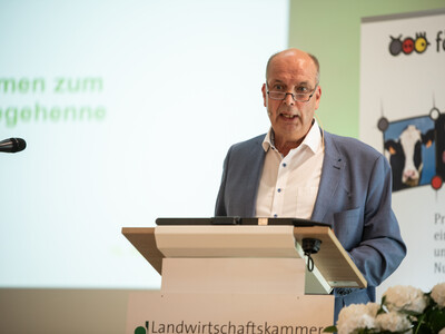 LWK-Vizepr&auml;sident Manfred Tannen sprach das Gru&szlig;wort beim Fachgespr&auml;ch Legehenne am 16.09.2026