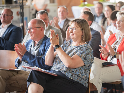 Frauke Patzke, Staatssekret&auml;rin im ML, &uuml;berbrachte die Gl&uuml;ckw&uuml;nsche des Ministeriums