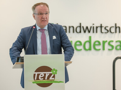 Walter Dübner, im Bundeslandwirtschaftsministerium zuständig für Gartenbau, während der Abschlussveranstaltung für das Projekt 'TerZ - Einsatz torfreduzierter Substrate im Zierpflanzenbau' am 23.03.2023 in Hannover-Ahlem.
