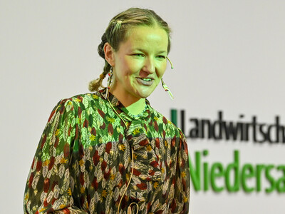 Maja Mogwitz, Gründerin der Initiative „Jung & Landwirtin“, auf der Fachtagung 'Frauen in der Landwirtschaft - Mut tut gut!'