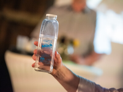 In solchen Flaschen wurde seinerzeit die Vorzugsmilch aus Echem abgef&uuml;llt.