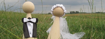 - © Wiebke Wohler Brautpaar im Feld