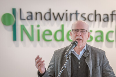 Kammerpräsident Gerhard Schwetje während der 20. Pflanzenbautagung der Landwirtschaftskammer Niedersachsen am 24.02.2023 in Hannover-Ahlem.