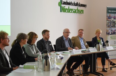 Dr. Tammo Peters (v.l.), Dr. Alexandra Wichura, Stephanie St&ouml;ver-Cordes, Gerald Burgdorf, Gerhard Schwetje, Dr. Bernd von Garmissen und Nora Kretzschmar