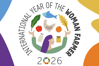 International Year of the Woman Farmer 2026 - © Food and Agriculture Organization (FAO) der Vereinten Nationen (UN) Buntes Logo mit einer Frau, umgeben von landwirtschaftlichen Symbolen und dem Text "International Year of the Woman Farmer 2026".