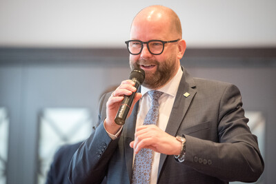 Johann Wimberg, Landrat des Kreises Cloppenburg, während der Abschiedsfeier für Dr. Günter Kuhnt, Leiter der Bezirksstelle Oldenburg-Süd.