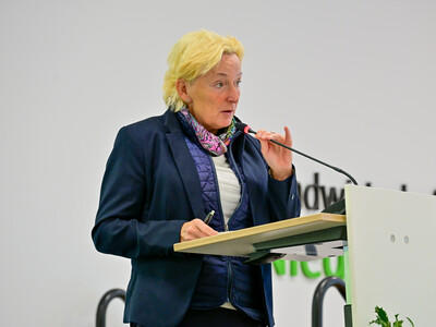 Carola Persiel, im Agrarministerium Leiterin des Referates f&uuml;r Ern&auml;hrung, Ern&auml;hrungsnotfallvorsorge und Hauswirtschaft, w&auml;hrend der &Uuml;bergabe Meisterbriefe Hauswirtschaft 2025 in Hannover