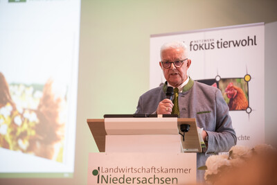 Friedrich-Otto Ripke, Vors. des NGW-Landesverbandes, referierte zu den Marktaussichten in der Gefl&uuml;gelbranche