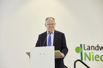 Ministerpr&auml;sident Stephan Weil w&auml;hrend seiner Rede beim Festakt zum 125-j&auml;hrigen Bestehen der Landwirtschaftskammer Niedersachsen am 21.05.2024 in Hannover-Ahlem.