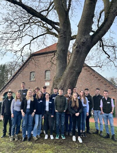18 Teilnehmende trafen sich zum Gebietsentscheid im Vortragswettbewerb der LWK-Landjugendberatung in Bad Zwischenahn-Wehnen.