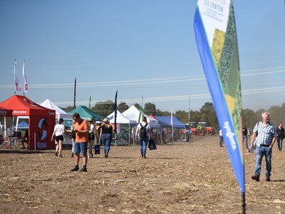 G&auml;ste konnten sich in der umfangreichen Maissortendemonstration auf dem Gel&auml;nde &uuml;ber neue, leistungsstarke Sorten informieren und direkt vor Ort mit den Beratungsteams der Z&uuml;chterh&auml;user austauschen.
