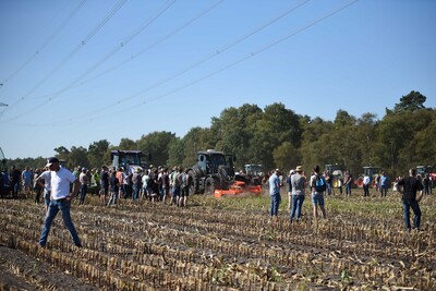 Bei der Maschinenvorf&uuml;hrung &bdquo;Von der Aussaat bis zur Ernte &ndash; Techniken rund um den Maisanbau&ldquo; in Gyhum waren am 7. September 2023 insgesamt 60 Ger&auml;te und Maschinen im praktischen Einsatz zu erleben.